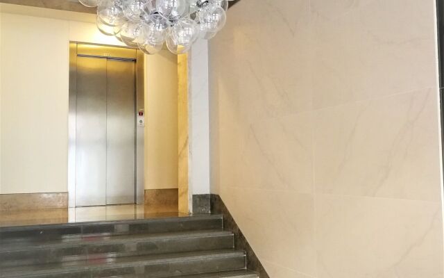 Industrial Lisbon Apartment - Adults Only