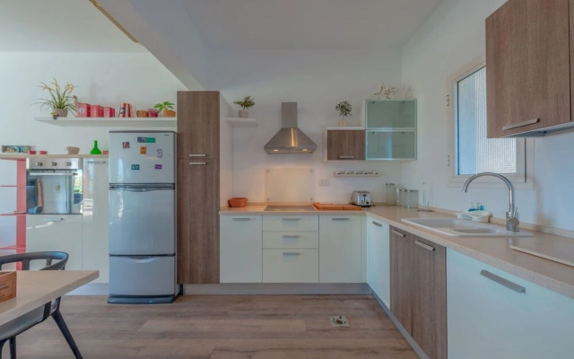 Vesta - Superior APT - 3BR - White Apartments