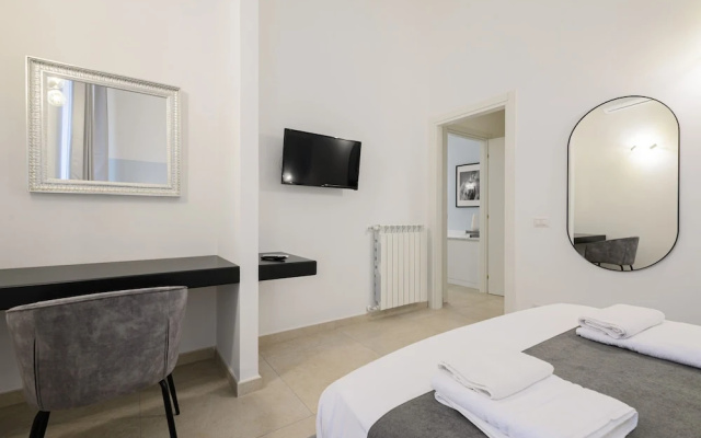 Into Mann in Naples With 5 Bedrooms and 5 Bathrooms