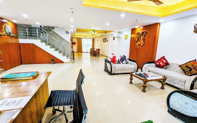 Hotel Moon Taj Near Yashobhoomi