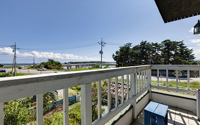 Gangneung Hummingblue Pension