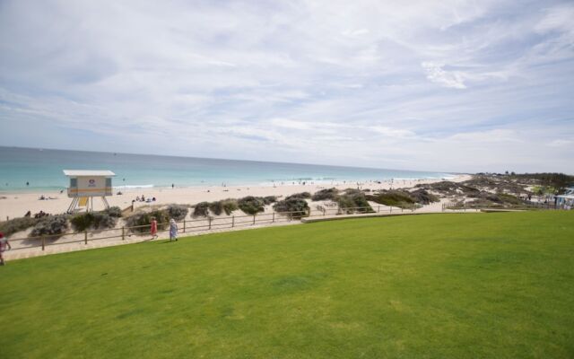 West Beach Lagoon 210 – Amazing Views