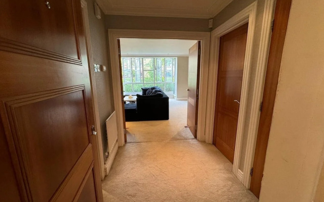 Luxury Apartment In London - Pool Spa & Gym