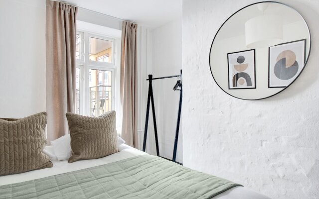 Sanders City - Pleasant 4-bdr Apt in the Capital