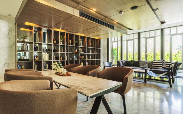 Favstay - The Base Downtown Phuket