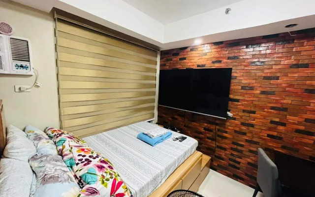 Sunshine100 Studio+65'TV+POOl+Wifi30MBPS