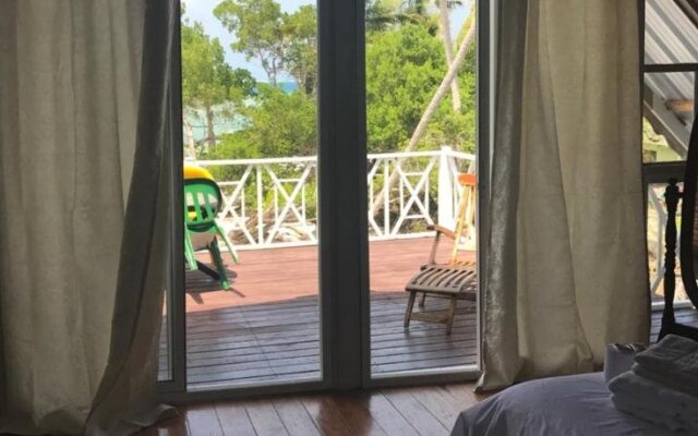 Islander House On Rocky Cay Beach