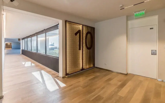 Studio with Amenities and River View by BT Homes