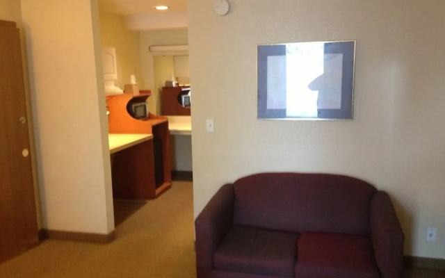 Woodridge Inn and Suites