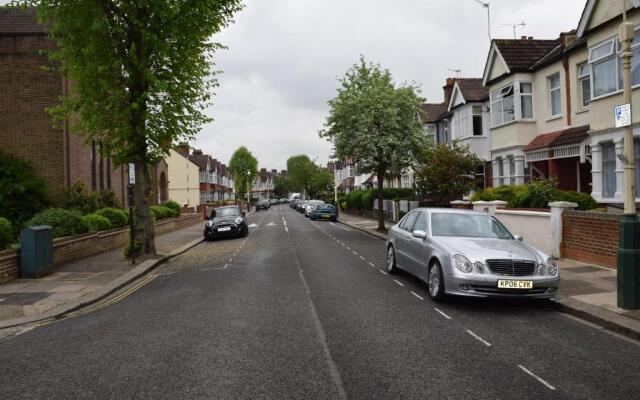 Camborne Avenue W13