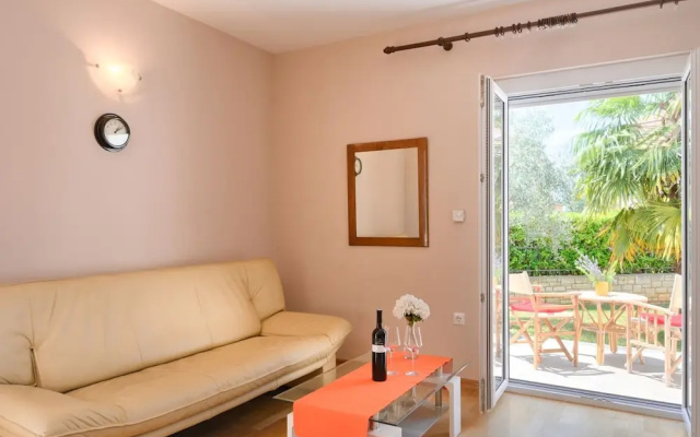 Modern apartment with pool, free Wi-Fi and air conditioning, ideal for a couple - Apartment in Porec - Photo 3