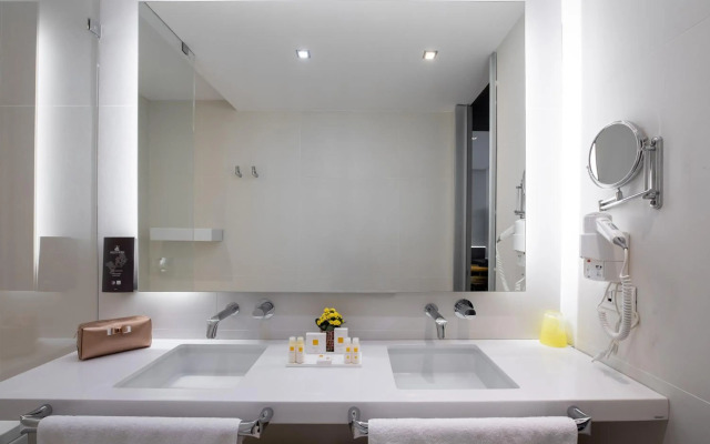 Best Western Plus Embassy Hotel