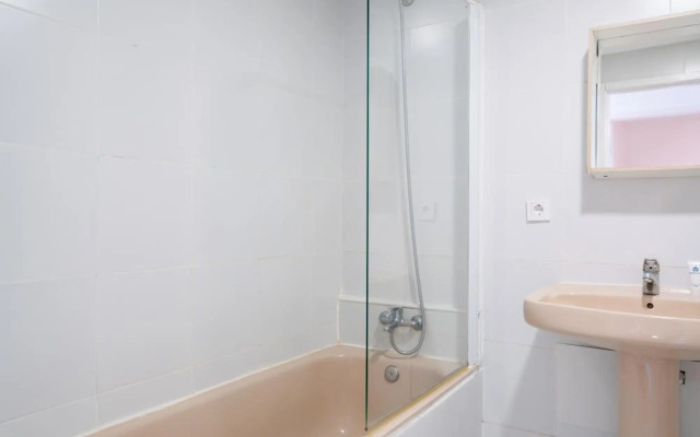 Large Flat w/ Terrace | Ace Location @ Aliados