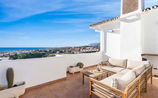 Apartment With Roof Terrace and Pool - Ref 129