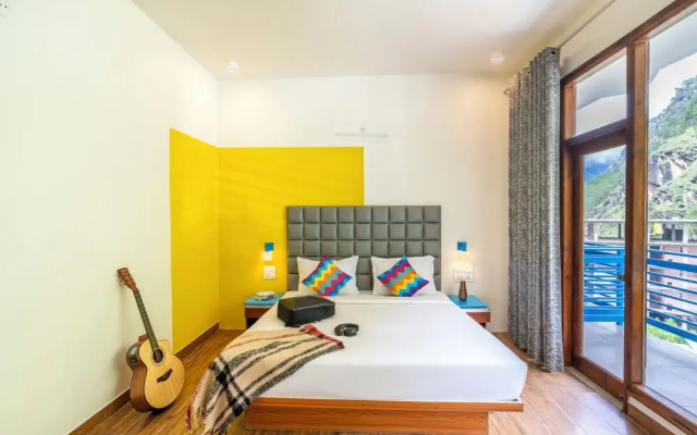 goSTOPS PLUS Kasol Manikaran Road, Bar and Hostel