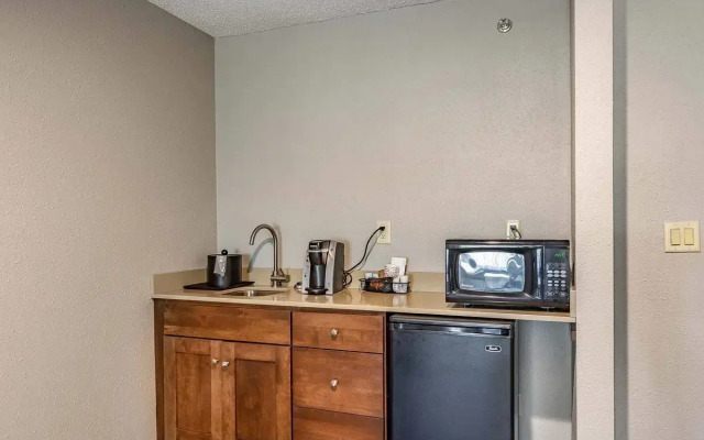 The Riverview Inn & Suites, an Ascend Hotel Collection Member