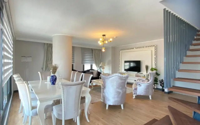 Luxury Duplex with Terrace Apartment by Siena Suites
