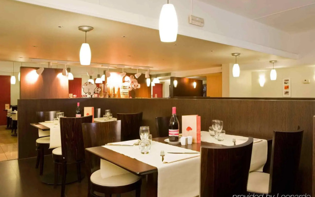 Отель Mermoz Paris Le Bourget