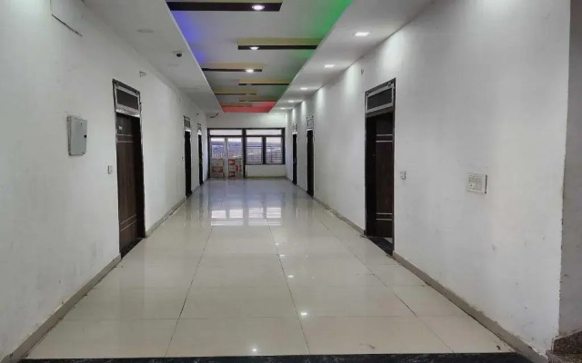 OYO 80681B City Palace