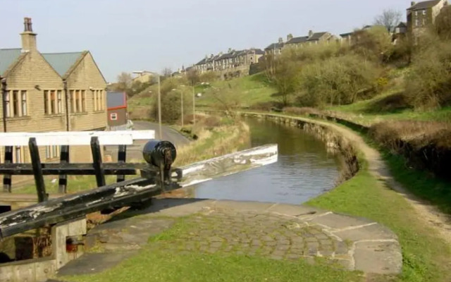 Cozy Sleep 5 Hudds Base -work/travel, Free Parking