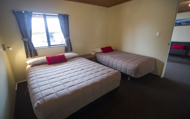 Pinewood Motels
