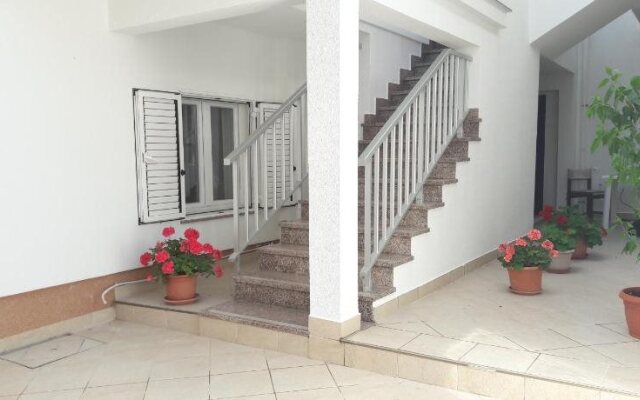 Apartments Metajna X