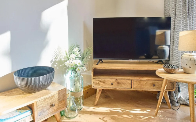 Host Stay Cobnut Barn