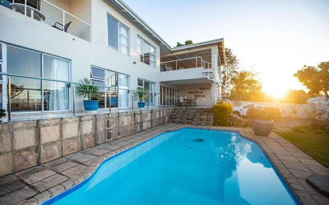 Lovely 2 bedroom rental unit with exquisite views