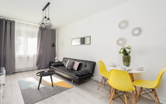 Poznan Apartment Near Old Zoo by Renters