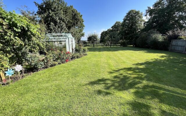 5 Bedroom, 4 Bathroom, Gym, Playroom, Country Home