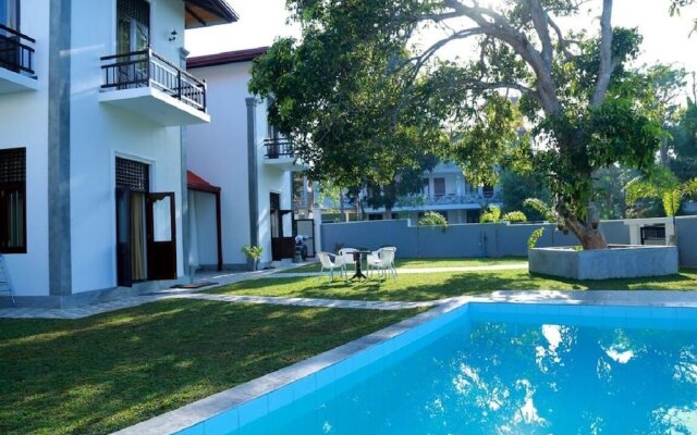 The villa has 6 bedrooms, 1 bathroom, a flat-screen Tv with satellite channels,