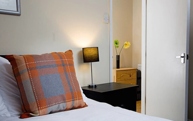 Bright top Floor one bed apt in Southville