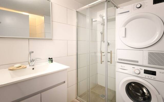 Spacious & Bright 3BR Apt with City View