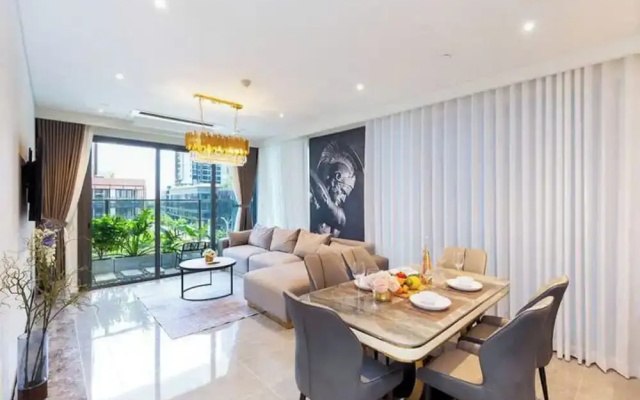 Vivian Boutique Opera Luxury Residence
