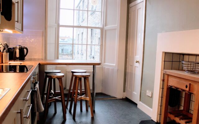 3 Bedroom Apartment On The Royal Mile