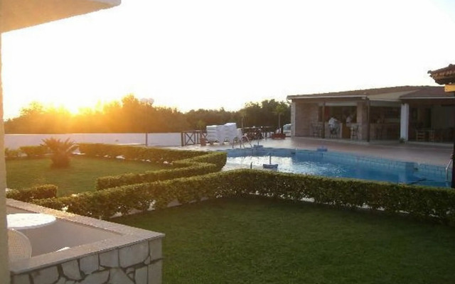 Mareva Apartments