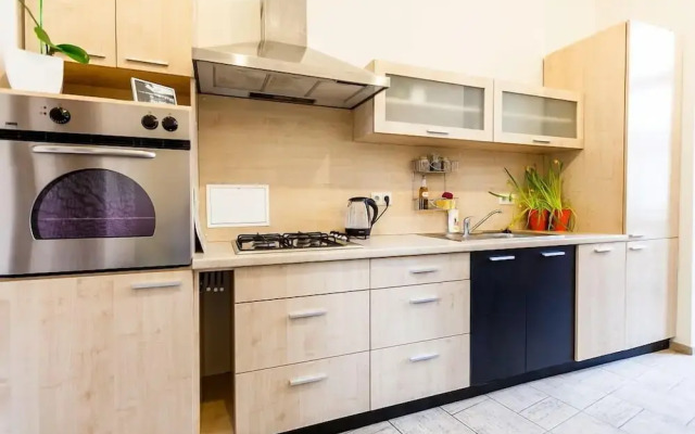 2 Bedroom Apartment near Town Hall