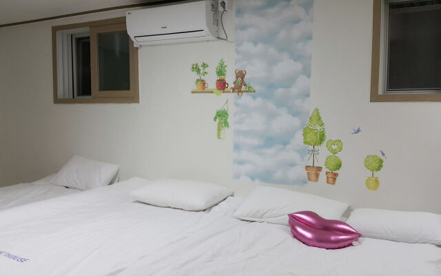 Dalkom Myeongdong Guesthouse