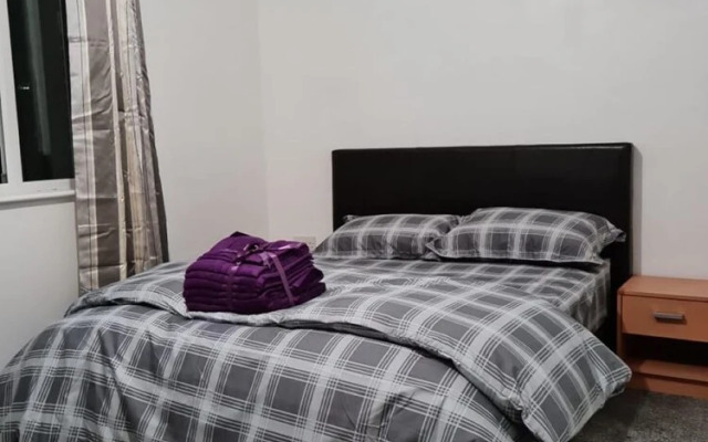 Impeccable 4-bed House Near Manchester City Centre