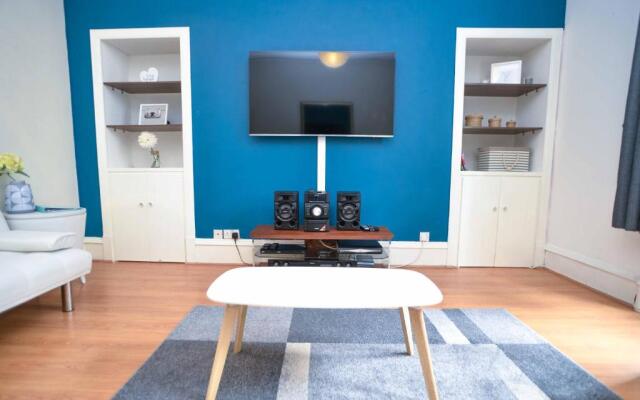 Modern Flat in Rosemount City Centre