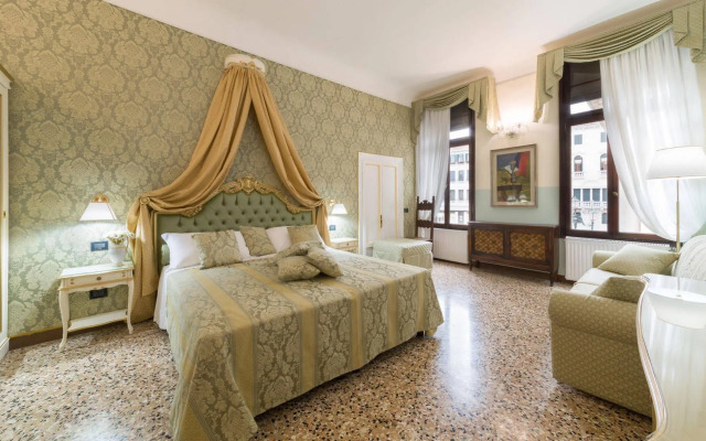 Friendly Venice Suites