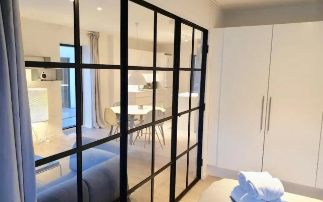 Fantastic Apartment w French Balcony