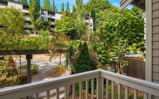 Seattle Vacation Home: Life's A Mountain