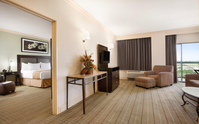 DoubleTree by Hilton Hotel Dallas – Love Field
