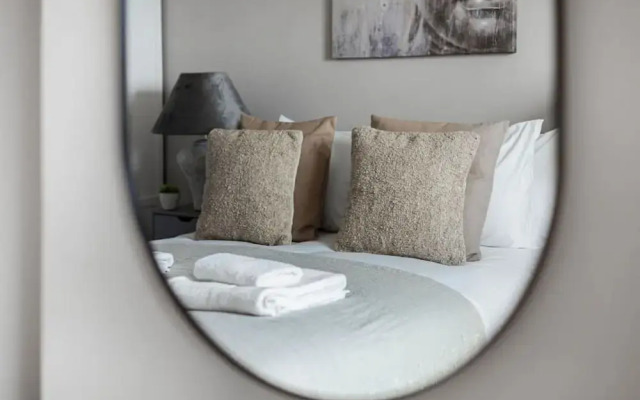 Stunning 2B Vauxhall Apt near Thames & Tube