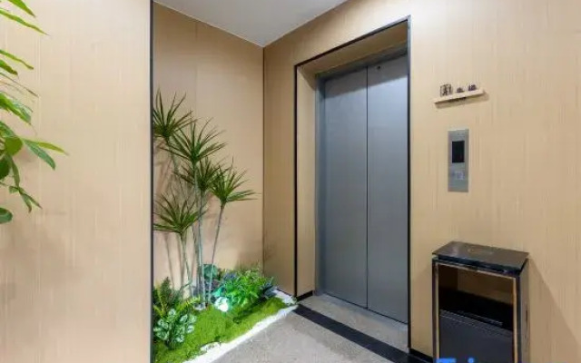 Yiju Hotel (Shanghai Jiao Tong University, Yan'an West Road Metro Station Branch)