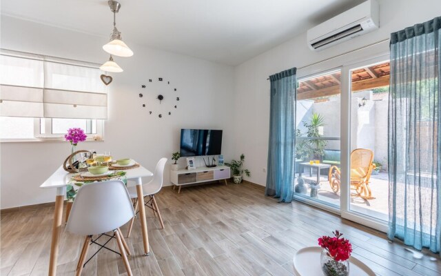 Nice Apartment in Milna With 1 Bedrooms and Wifi