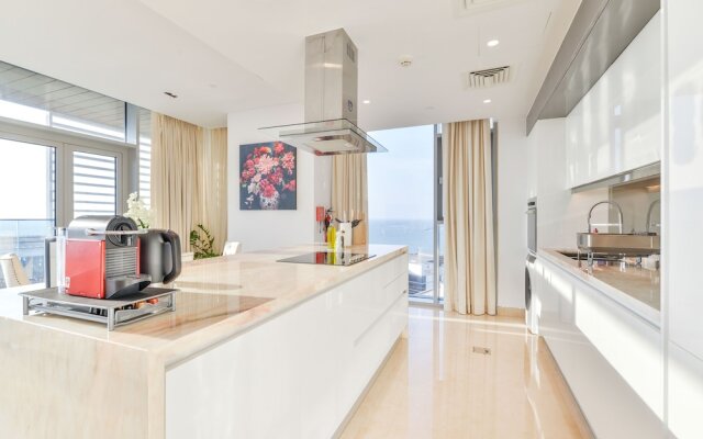 Posh Oceanfront 2BR in Bluewaters Island