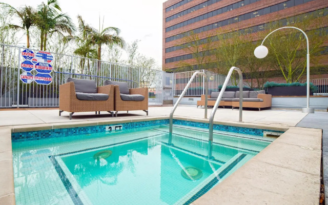 Ginosi Wilshire Apartel