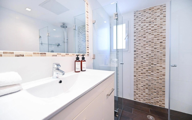 Designed 3BR in Frishman 15 by HolyGuest